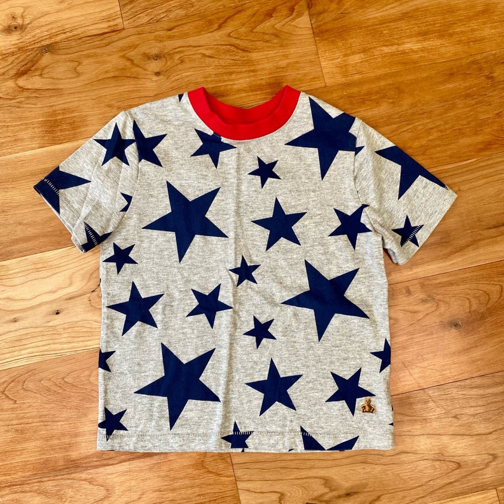 Baby Gap t-shirt size 5T. Like new.